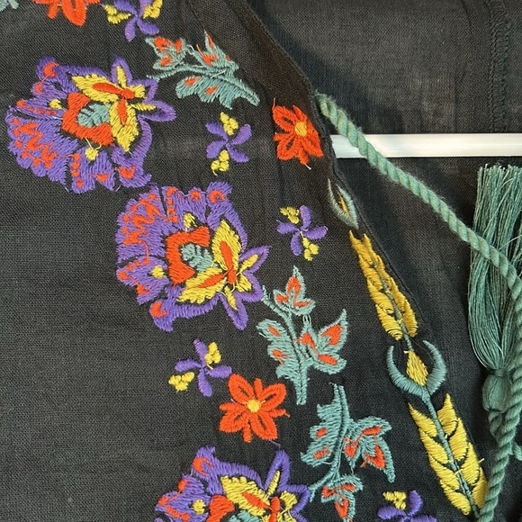 Natural Life Boho Floral Embroidered Top - Picture 7 of 12